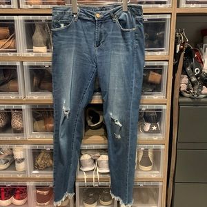 Articles of Society distressed jeans - size 30. Very stretchy!